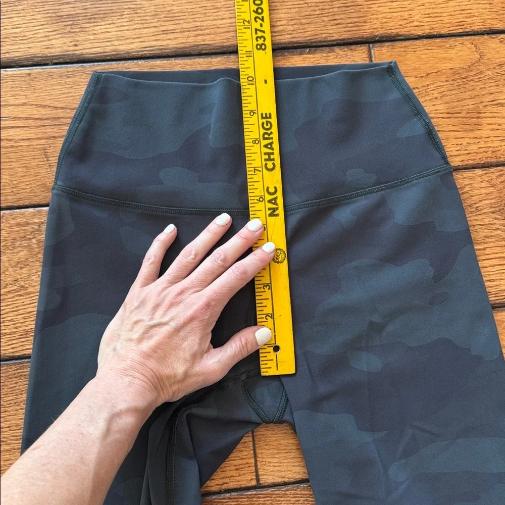ALO‎ Yoga Vapor Camouflage High Waist Biker Shorts Black Sz Small Workout Gym